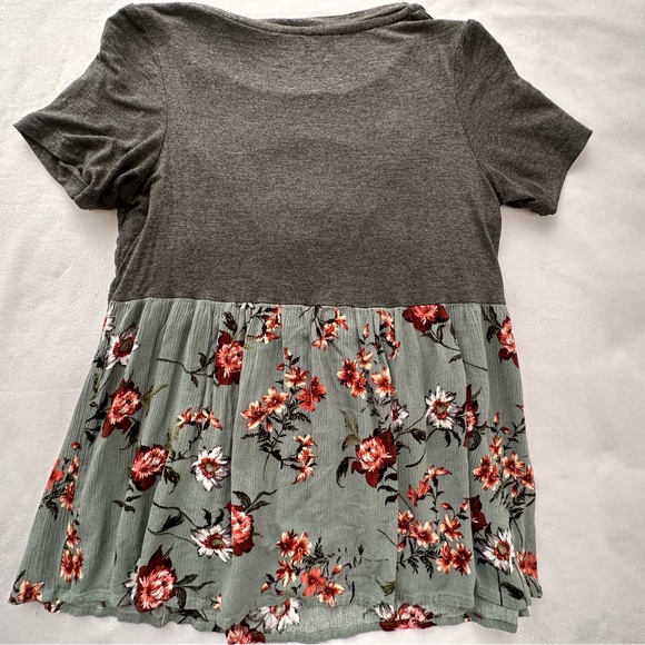 Latched Mama breastfeeding maternity nursing top - Picture 3 of 6